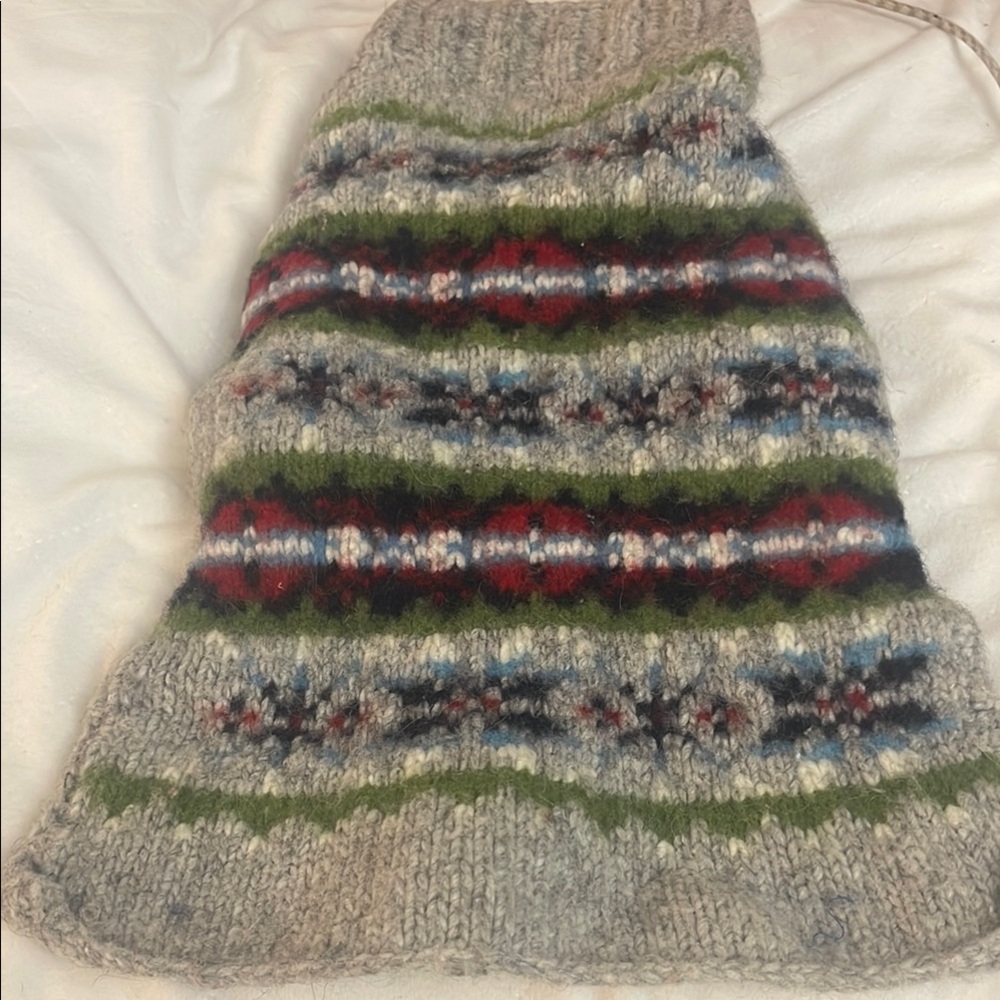 ITEM NEW WITHOUT TAGS Thick Cozy Multicolor Wool But Soft Dog Knit Sweater